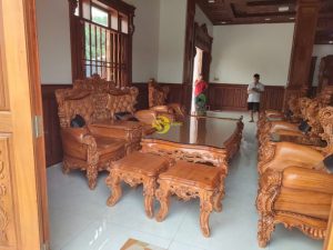 Sofa gỗ gõ đỏ: Cách chọn bộ sofa phù hợp phòng khách biệt thự, nhà phố cao cấp